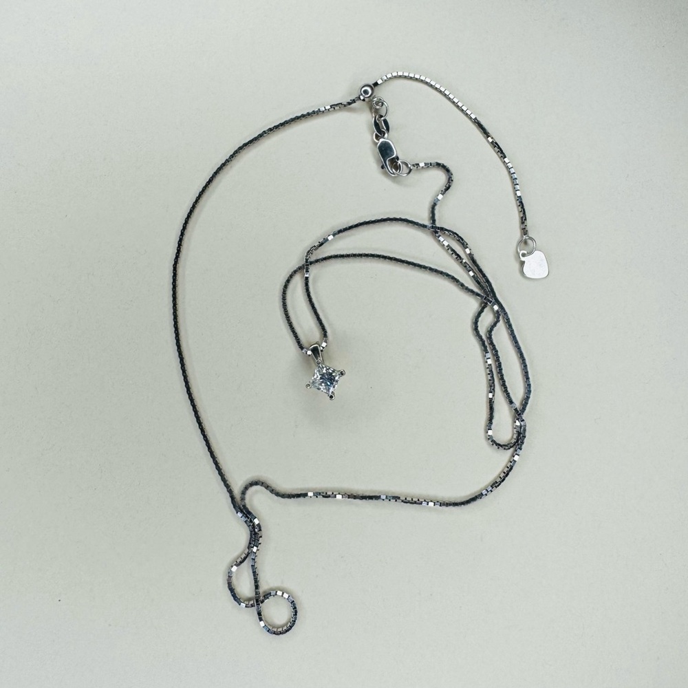 Elegant 14k adjustable chain with 4.64mm princess cut diamond
